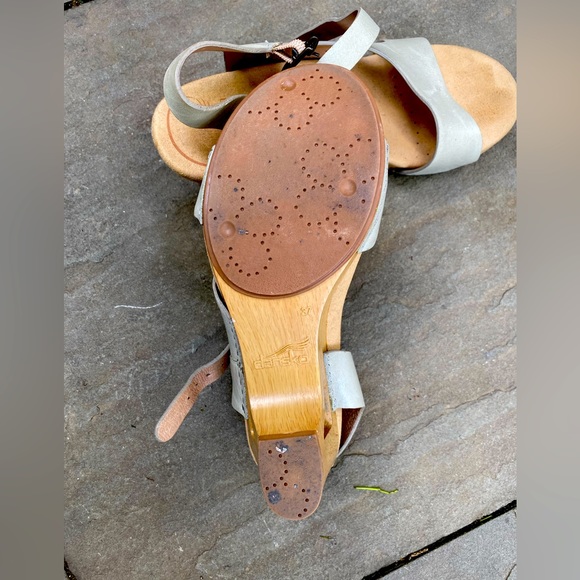 Dansko Tasha Open Toe Green Leather Wooden Cut-out heel Size 37 or 6.5 - Picture 4 of 7